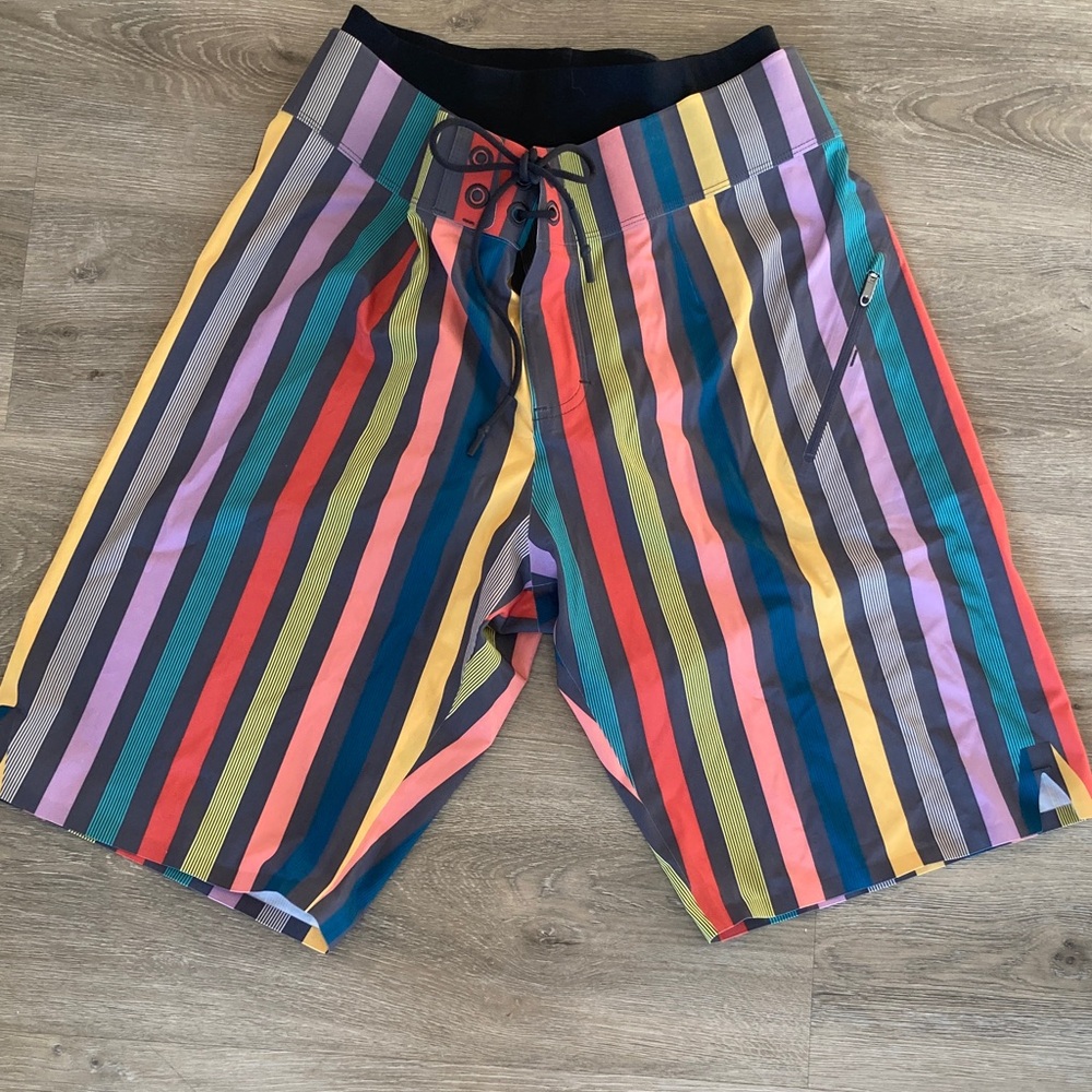 Lululemon Mens Rainbow Striped Current State Board /Swim Shorts Size 30 NWOT